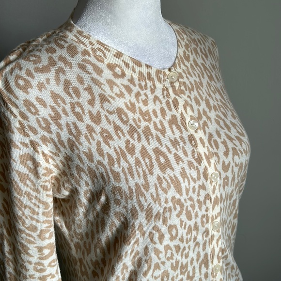 Gap Chic Women’s Lightweight Animal Print Button Up Layering Cardigan - Picture 2 of 5